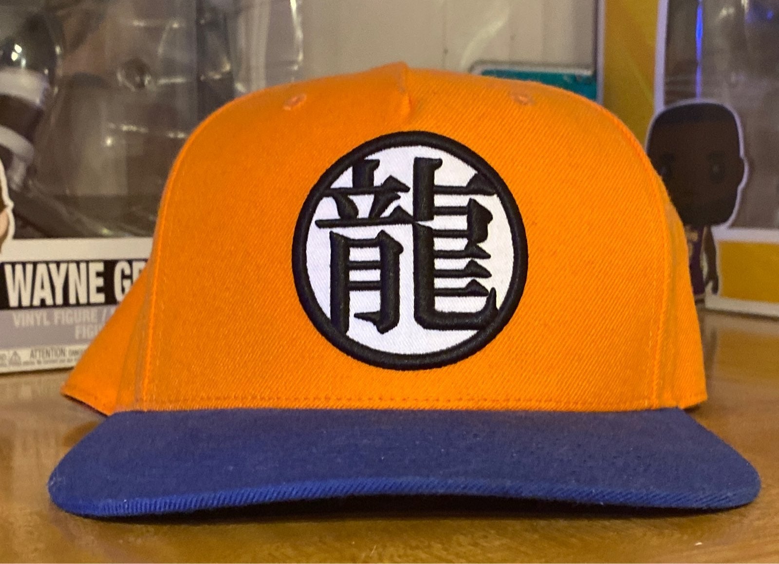 Son-Goku Metall badge blau & Orange Cap Hat Animus Hut Dragon Ball-z Son-Goku Metall badge blau & Orange Cap Hat Animus Hut Dragon Ball-z